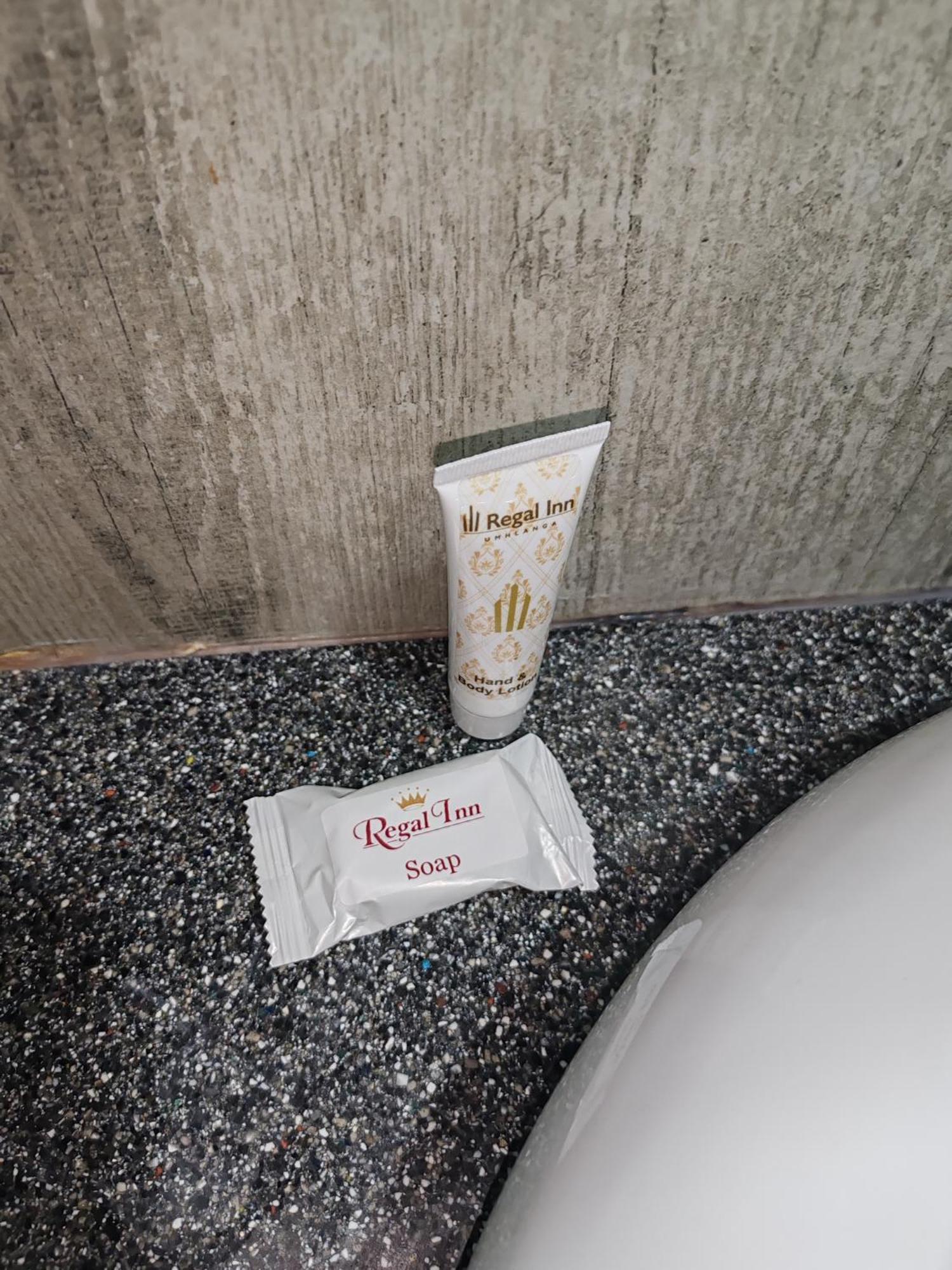 Regal Inn Umhlanga Gateway 다반 외부 사진